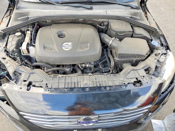 2015 VOLVO V60 Premier (non R design)