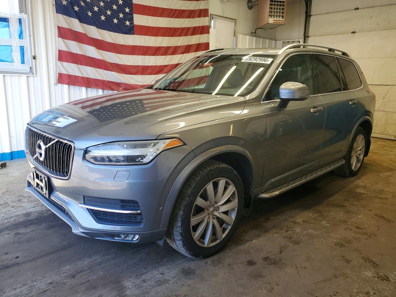 2016 VOLVO XC90 — Front 3/4