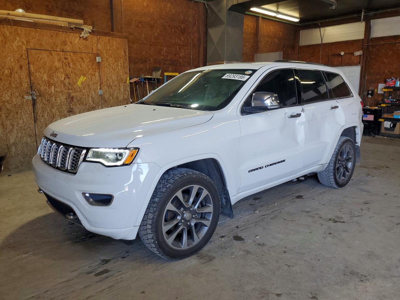 2017 JEEP GRAND CHEROKEE — Front 3/4