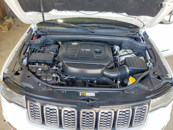 2017 JEEP GRAND CHEROKEE — Engine bay