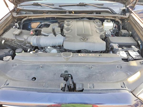 2021 TOYOTA 4RUNNER — Engine bay