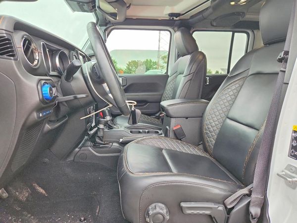 2021 JEEP WRANGLER UNLIMITED — DENT
