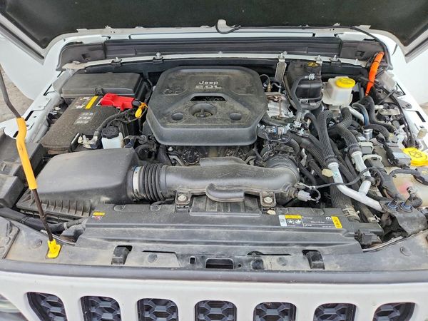 2021 JEEP WRANGLER UNLIMITED — Engine bay