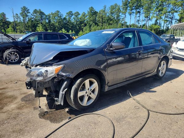 2013 TOYOTA CAMRY — Front 3/4
