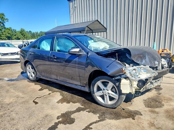 2013 TOYOTA CAMRY — Passenger 3/4