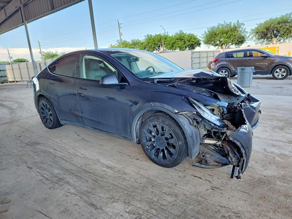 2021 TESLA MODEL Y — Passenger 3/4
