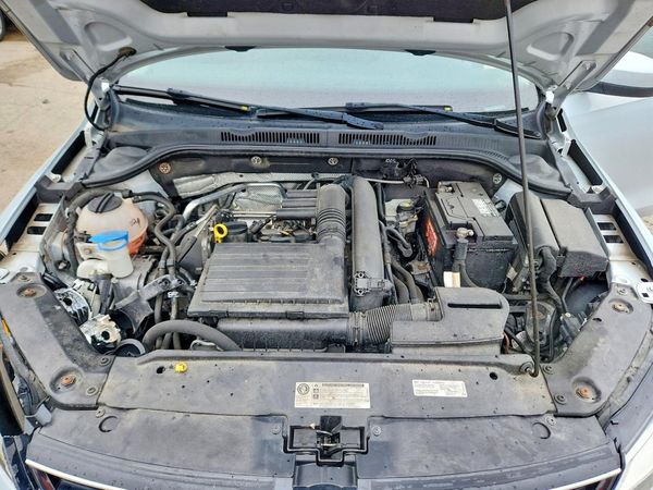 2017 VOLKSWAGEN JETTA S — Engine bay