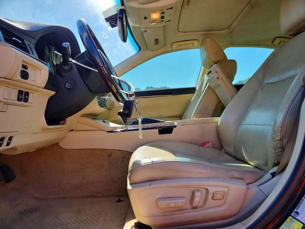 2013 LEXUS ES 350 — DENT