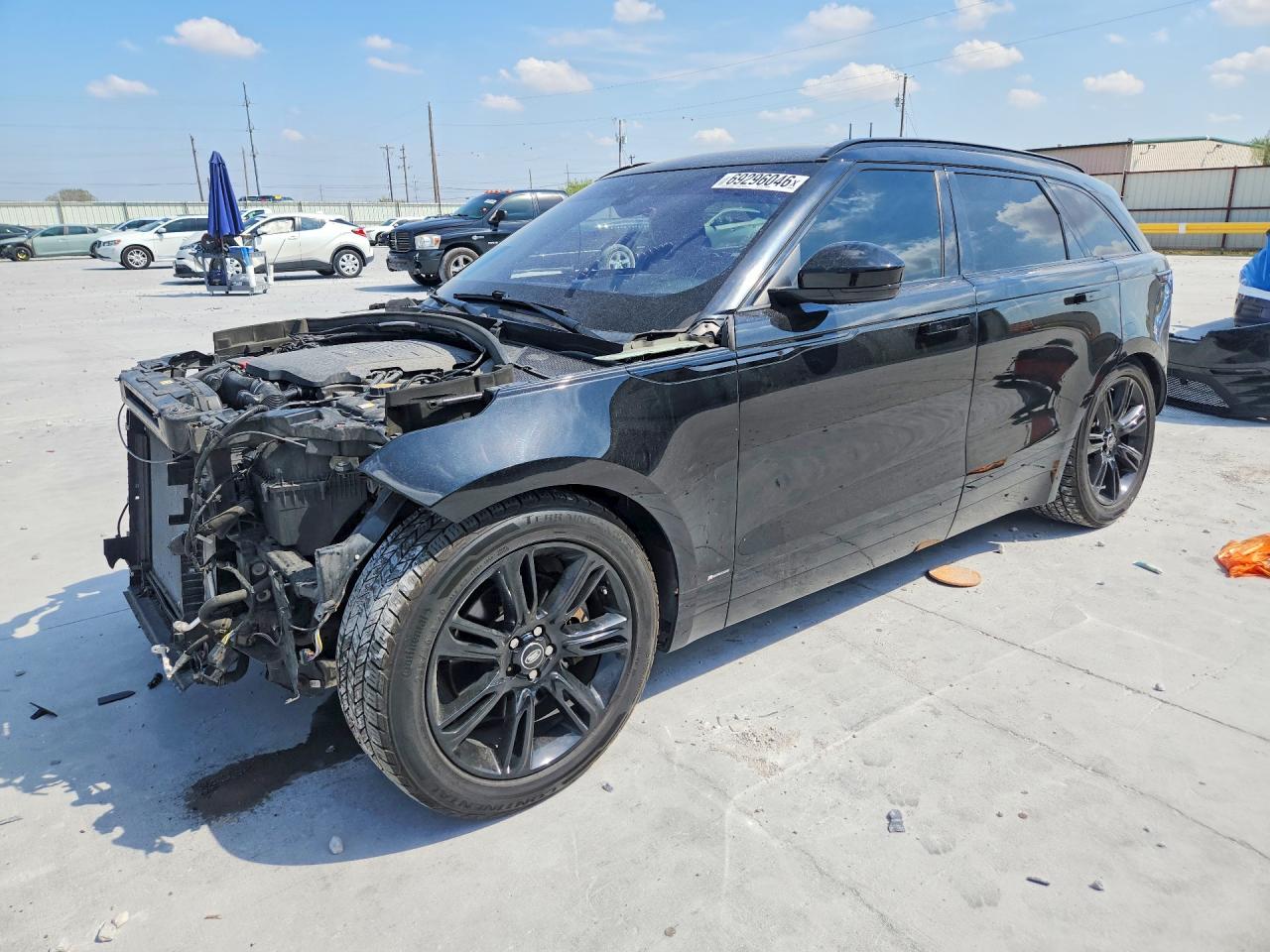 2018 LAND ROVER RANGE ROVER VELAR R-Dynamic SE — Front 3/4