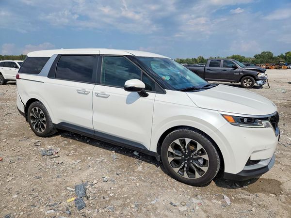 2023 KIA CARNIVAL — Passenger 3/4