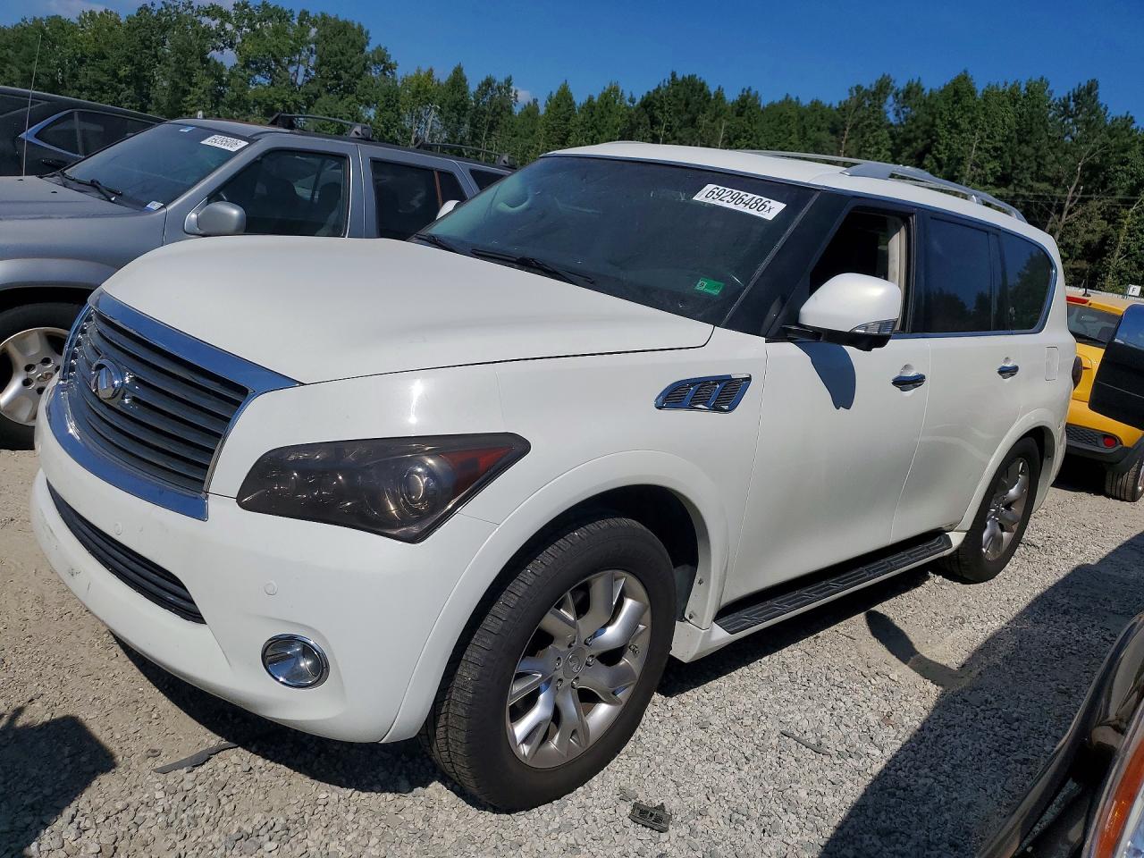 2013 INFINITI QX56 BASE — Front 3/4