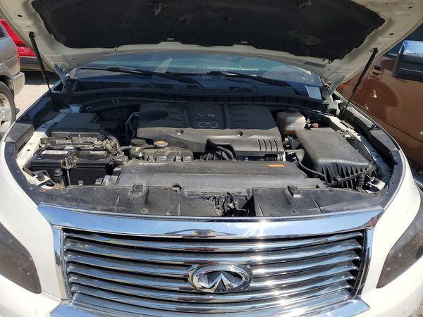 2013 INFINITI QX56 BASE — Engine bay