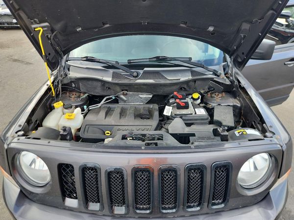 2016 JEEP PATRIOT — Engine bay