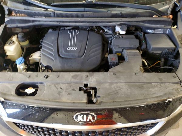 2018 KIA SEDONA — Engine bay