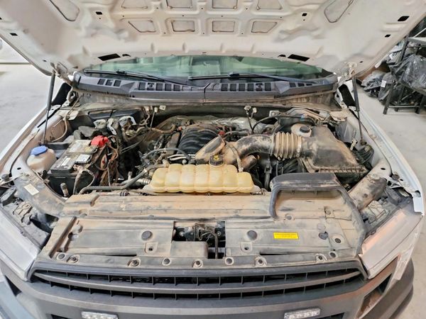 2019 FORD F150 — Engine bay