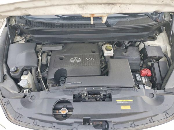 2014 INFINITI QX60 — Engine bay