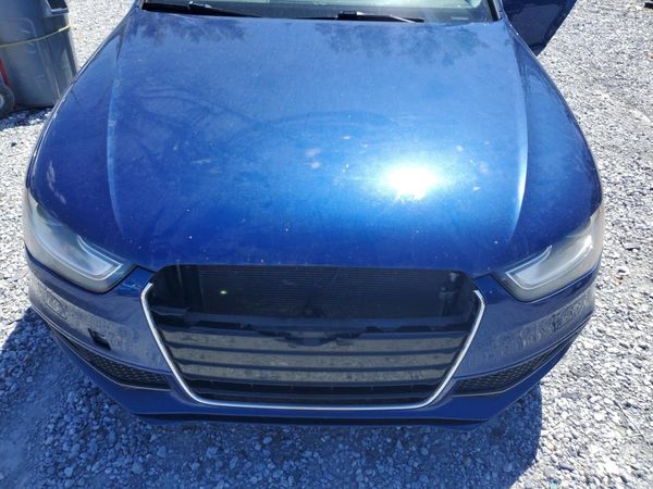 2014 AUDI A4 Premium Plus — Engine bay