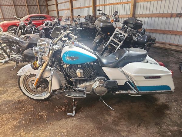 2016 HARLEY-DAVIDSON FL — LSDT