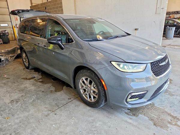 2025 CHRYSLER PACIFICA Select — Passenger 3/4