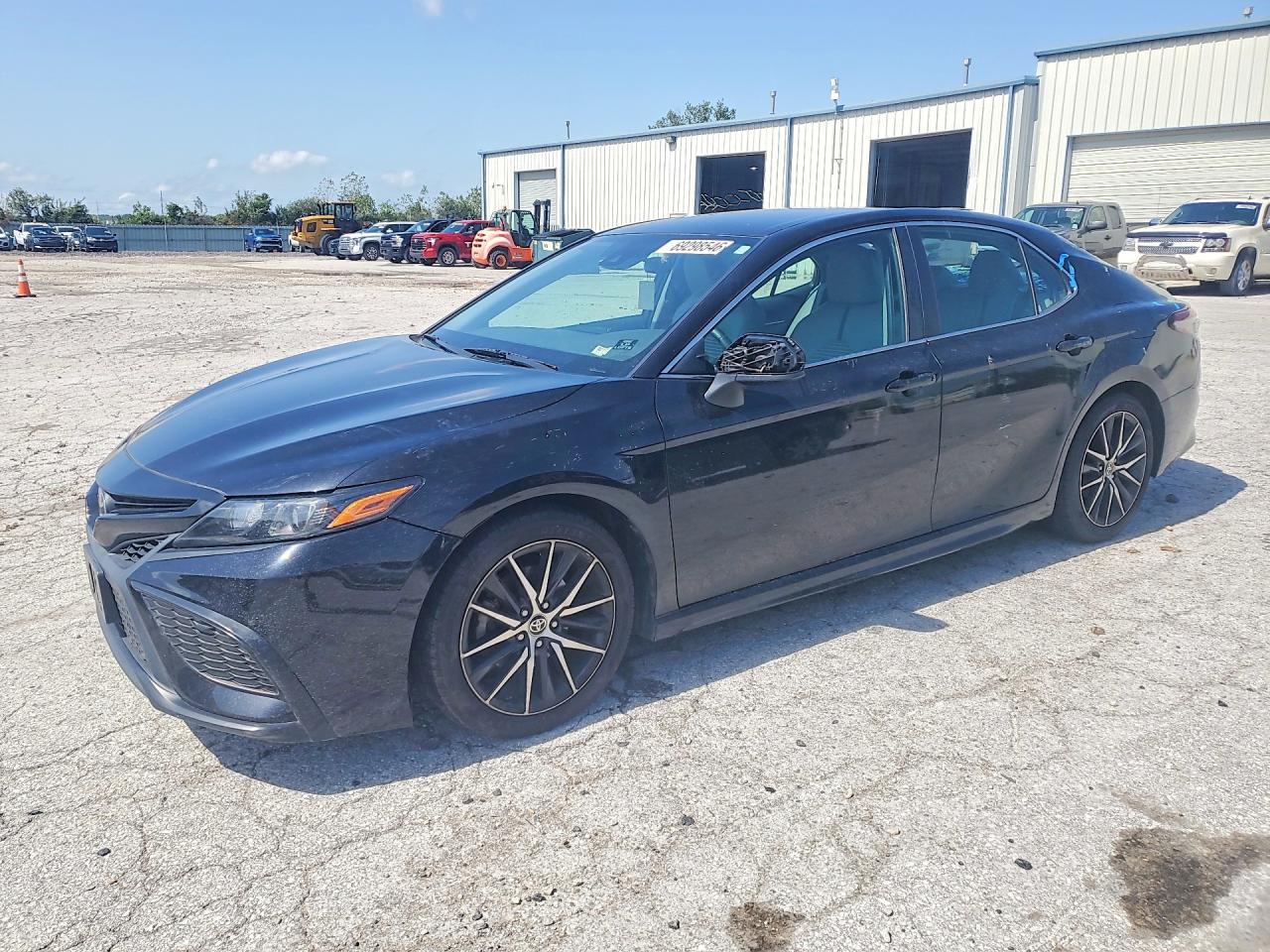 2021 TOYOTA CAMRY — Front 3/4