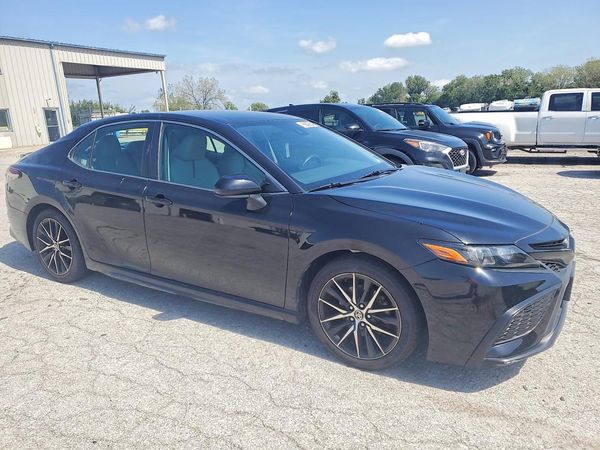 2021 TOYOTA CAMRY — Passenger 3/4