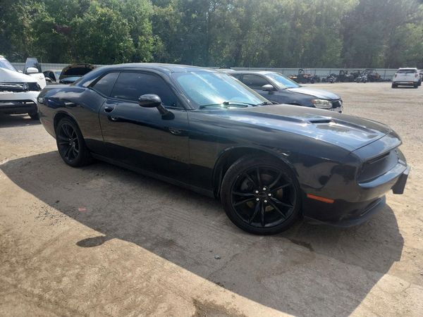 2016 DODGE CHALLENGER SXT — Passenger 3/4