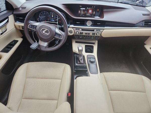 2016 LEXUS ES — CKPT