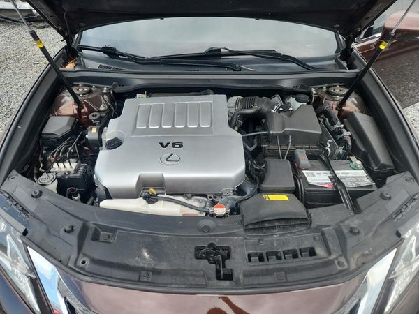2016 LEXUS ES — Engine bay