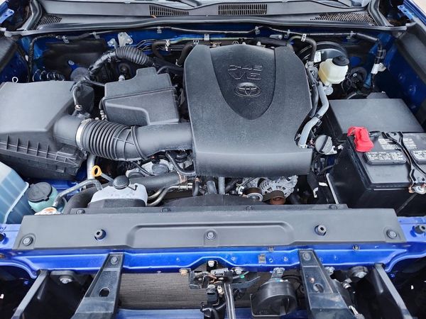 2022 TOYOTA TACOMA — Engine bay