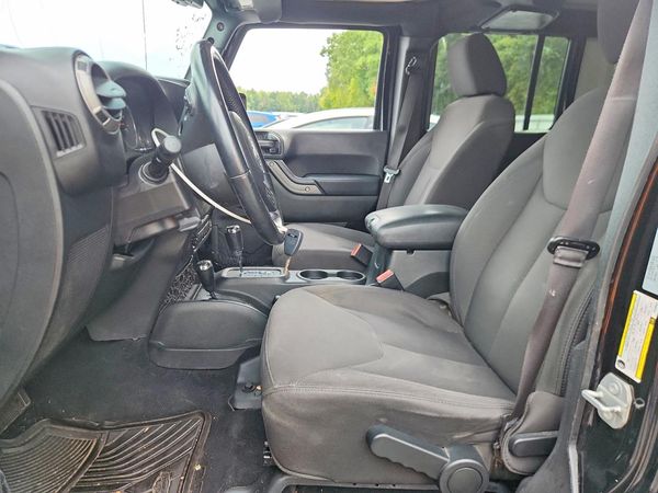 2017 JEEP WRANGLER UNLIMITED — DENT