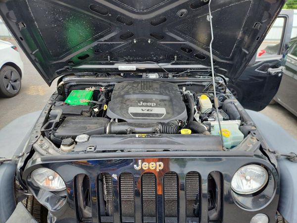 2017 JEEP WRANGLER UNLIMITED — Engine bay