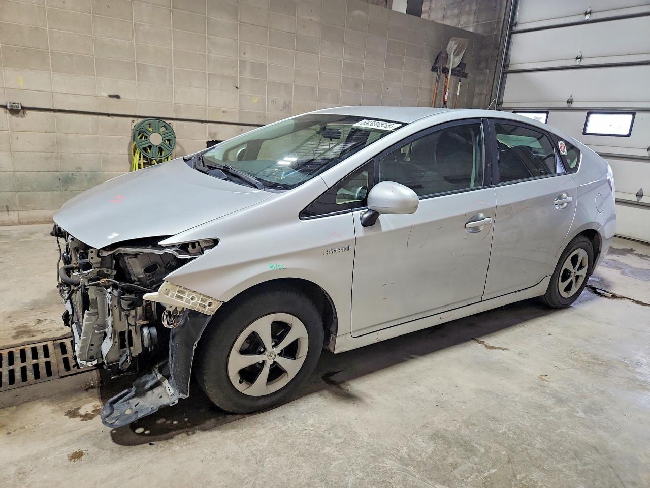 2013 TOYOTA PRIUS — Front 3/4