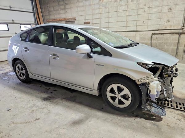 2013 TOYOTA PRIUS — Passenger 3/4