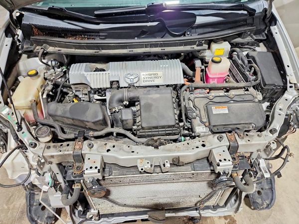 2013 TOYOTA PRIUS — Engine bay