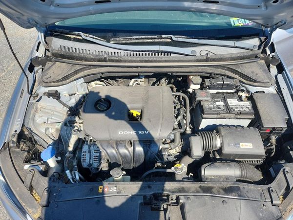 2017 HYUNDAI ELANTRA SE Base