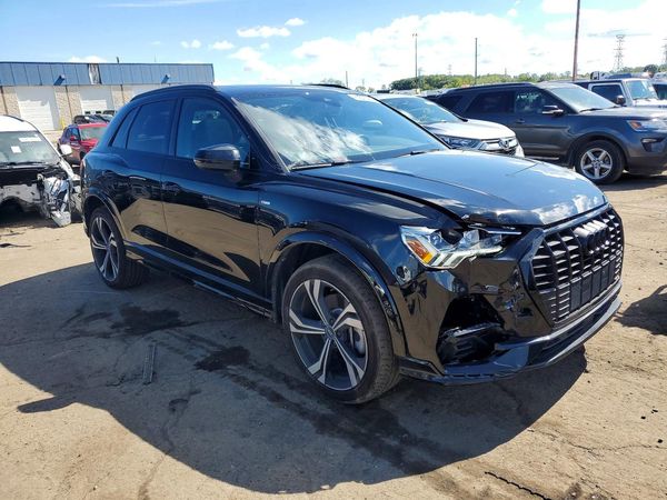 2024 AUDI Q3 — Passenger 3/4