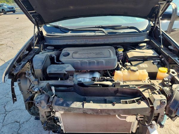 2021 JEEP CHEROKEE — Engine bay