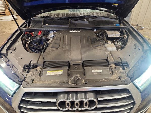 2019 AUDI Q7 quattro Prestige — Engine bay
