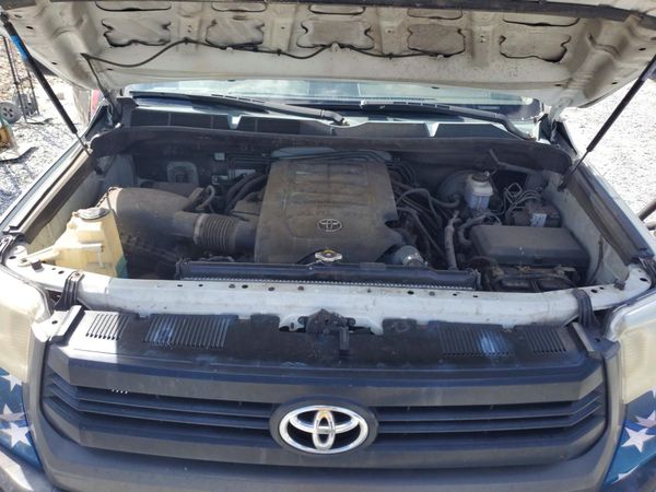 2015 TOYOTA TUNDRA — Engine bay