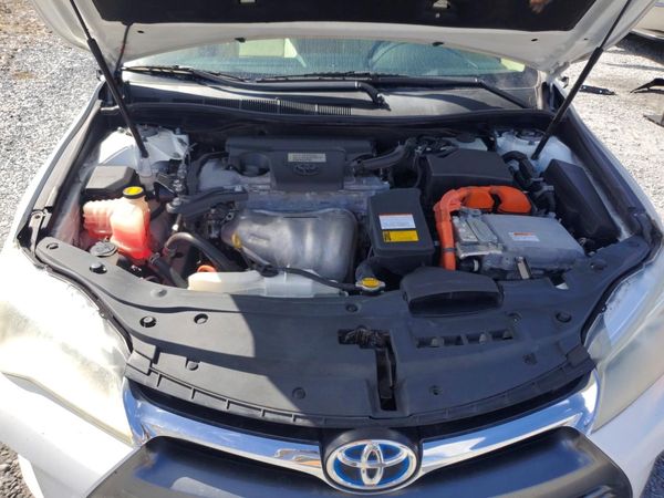 2015 TOYOTA CAMRY Hybrid — Engine bay