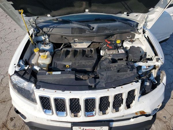 2015 JEEP COMPASS — Engine bay
