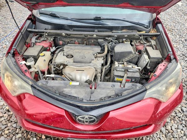 2018 TOYOTA RAV4 — Engine bay