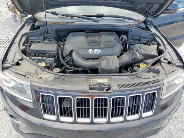 2014 JEEP GRAND CHER Laredo — Engine bay