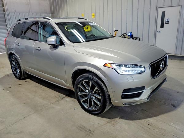 2017 VOLVO XC90 Momentum — Passenger 3/4