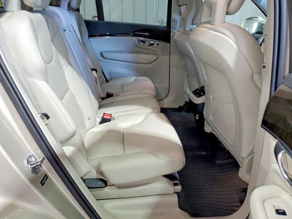 2017 VOLVO XC90 Momentum — PSRS