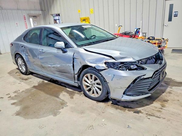 2021 TOYOTA CAMRY LE — Passenger 3/4