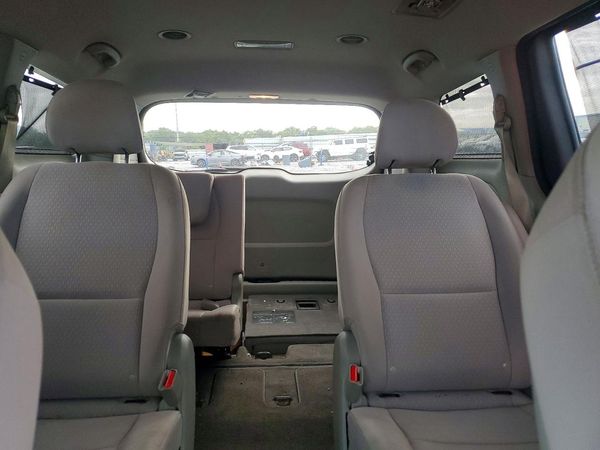 2016 KIA SEDONA — SUVN