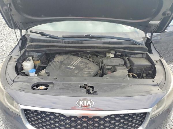 2016 KIA SEDONA — Engine bay