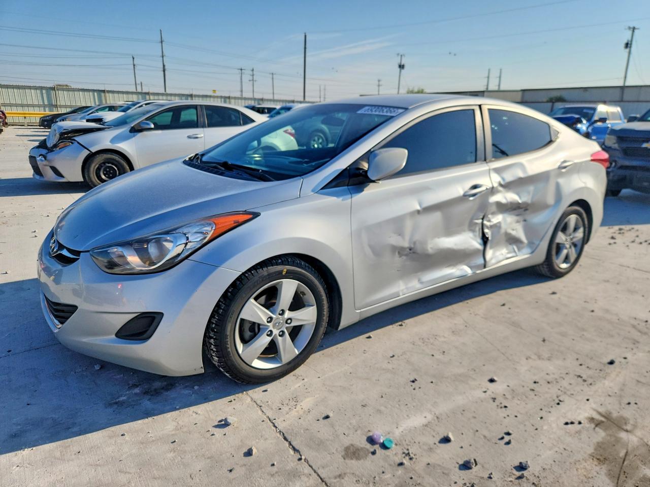 2013 HYUNDAI ELANTRA — Front 3/4
