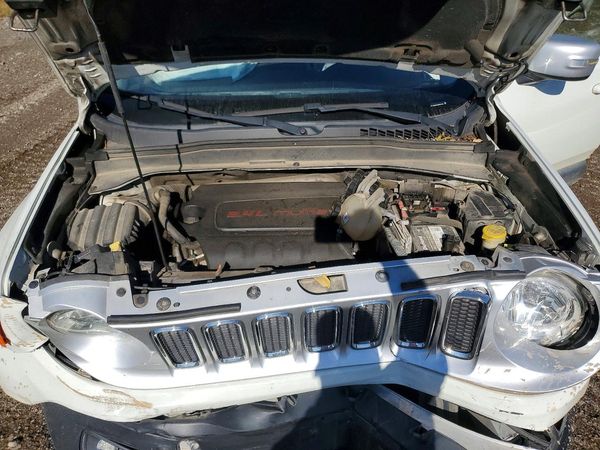 2017 JEEP RENEGADE — Engine bay